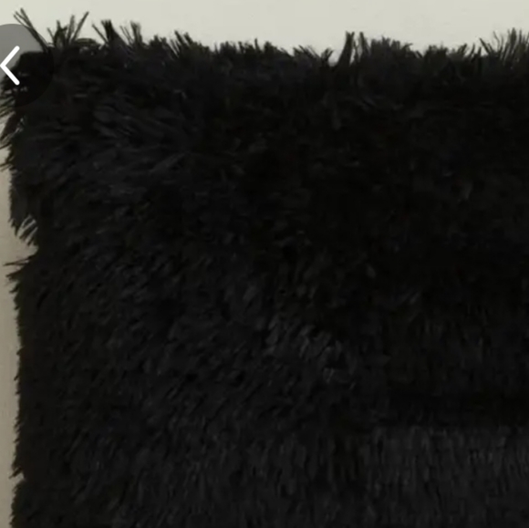 Add a Touch of Luxury to Your Home with these Faux Fur Throw Pillow Cover 16x16 - Picture 6 of 8